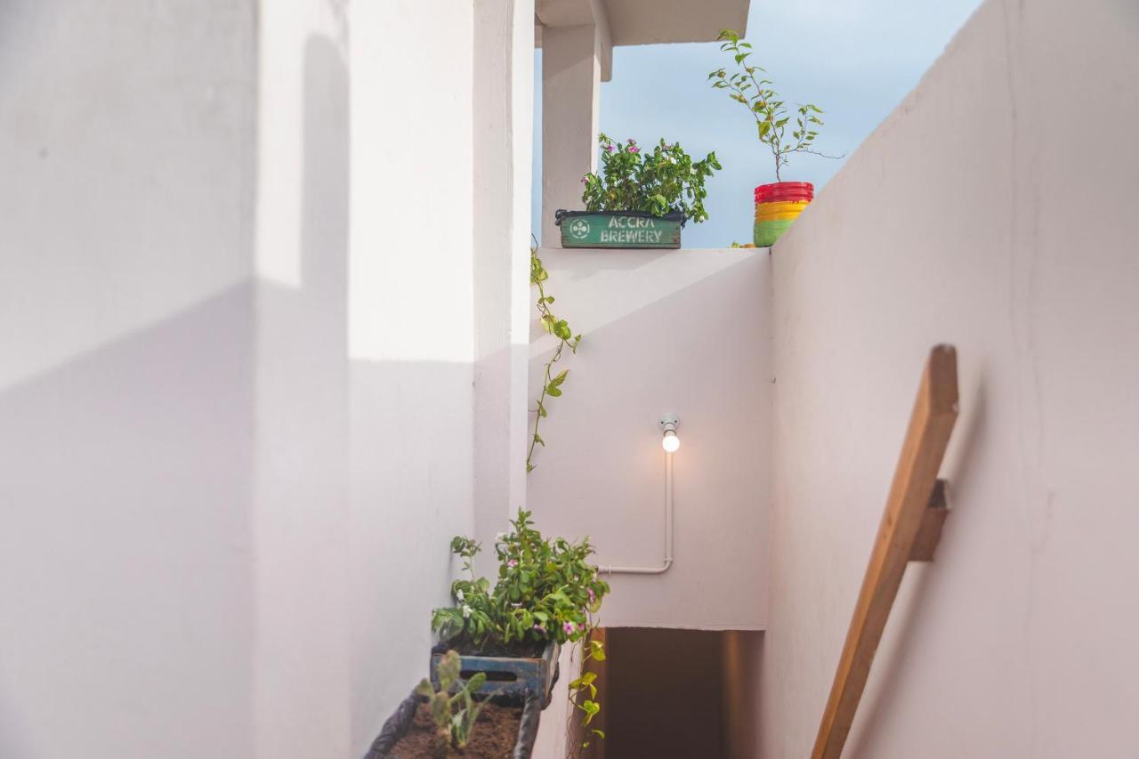 African Vibrations Hostel Osu อักกรา ภายนอก รูปภาพ