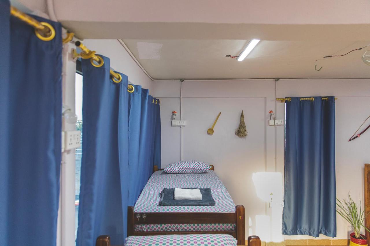 African Vibrations Hostel Osu อักกรา ภายนอก รูปภาพ